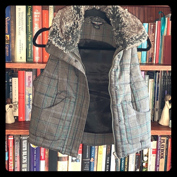 Guess Quilted Vest w/removable Faux Fur Collar - Picture 3 of 8